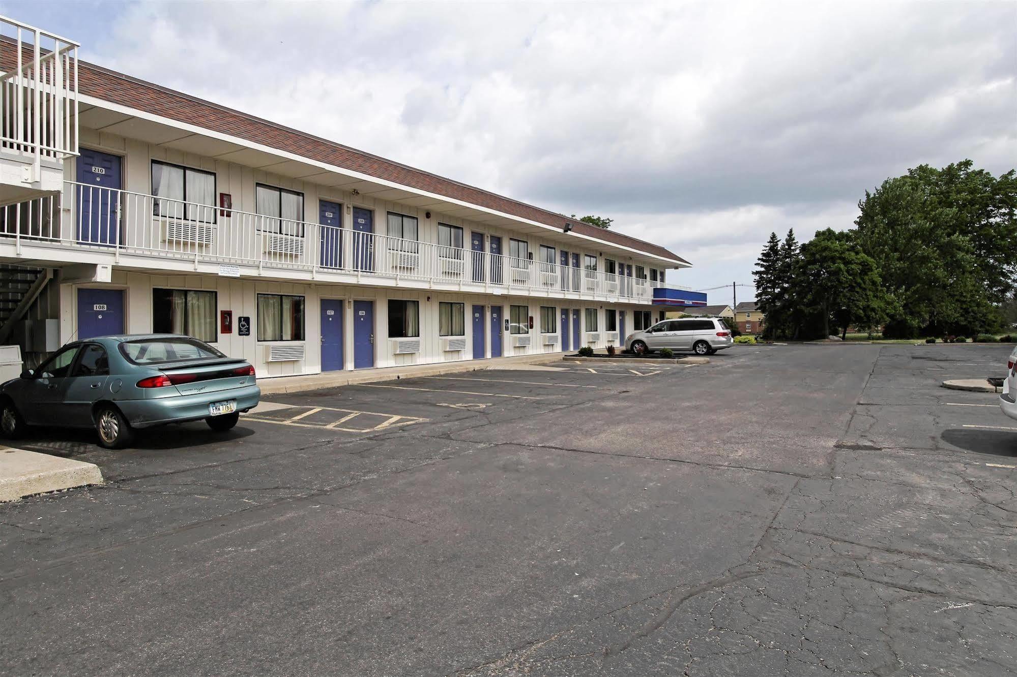 Hotel 6-amherst, Oh - Cleveland West - Lorain Amherst